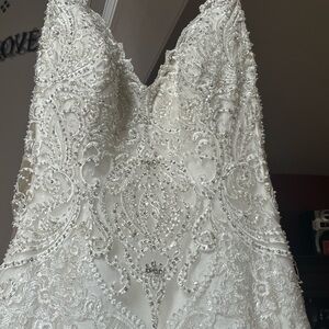 Allure Bridals Ivory Beaded Lace Wedding Gown